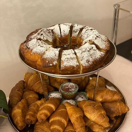 Crown Boutique Hotel Durrës 外观 照片