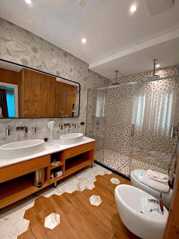 Crown Boutique Hotel Durrës 外观 照片