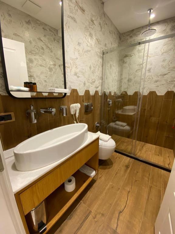 Crown Boutique Hotel Durrës 外观 照片