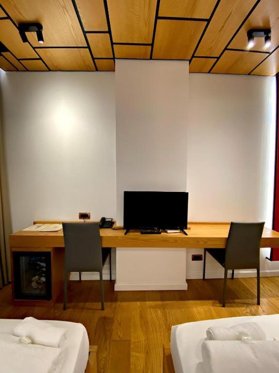 Crown Boutique Hotel Durrës 外观 照片