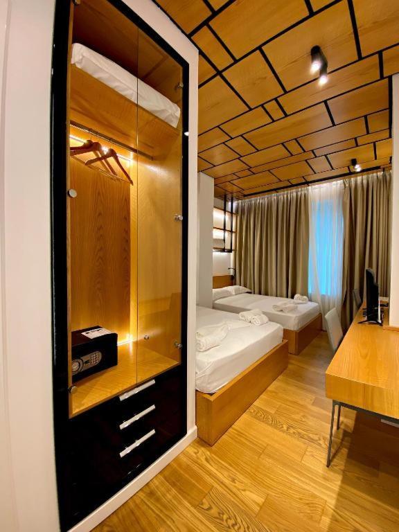 Crown Boutique Hotel Durrës 外观 照片