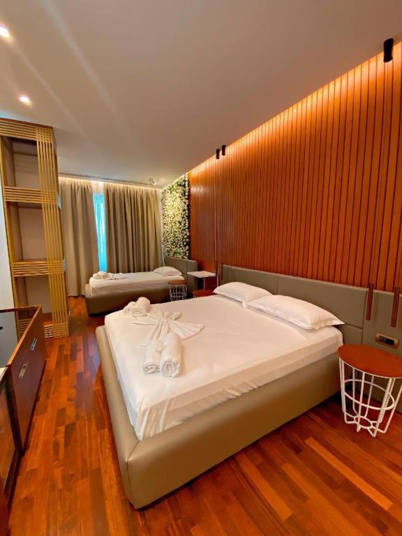 Crown Boutique Hotel Durrës 外观 照片