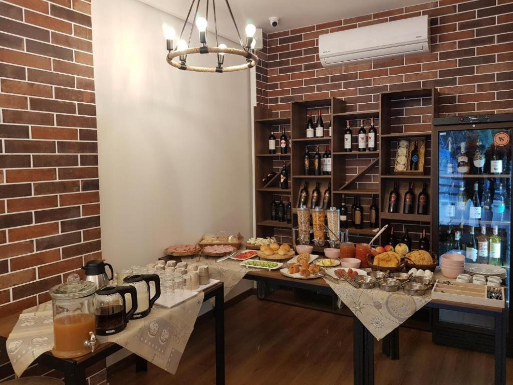 Crown Boutique Hotel Durrës 外观 照片